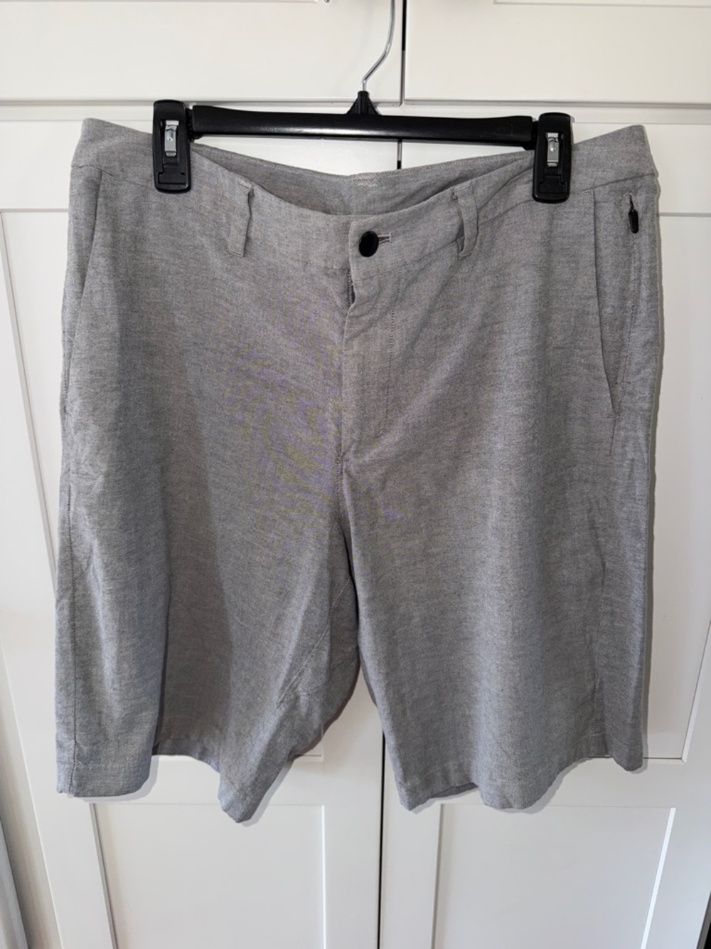 Lululemon Men's Commission Mid Rise Above Knee Flat Front Casual Shorts
